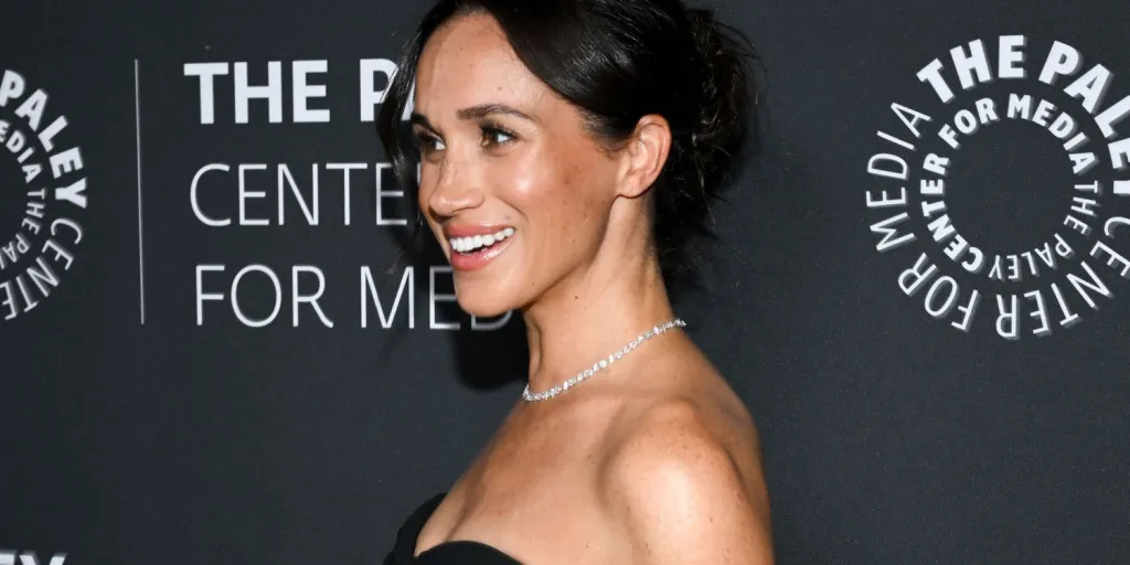 Meghan Markle's Strapless LBD Had a Leg-Bearing Slit and a Sneaky Royal Detail