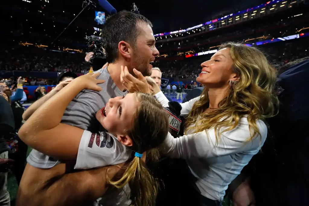 Gisele Bündchen és Tom Brady köszöntik lányukat-5