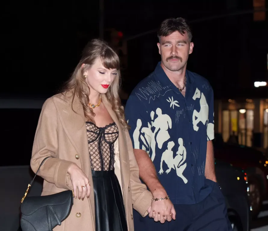 Taylor Swift titokban támogatja Travis Kelce-t-1