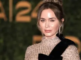 Emily Blunt's High-Slit Gown Makes Her Look Like a Sexy Christmas Ornament