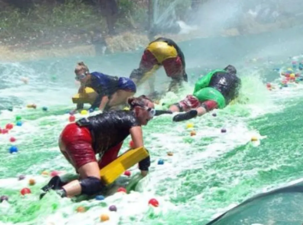 Döbbenetes stáb a Celebrity Cyclone mögött-1