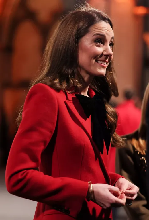 Kate Middleton új arca: Diana hercegnő nyomdokain-2