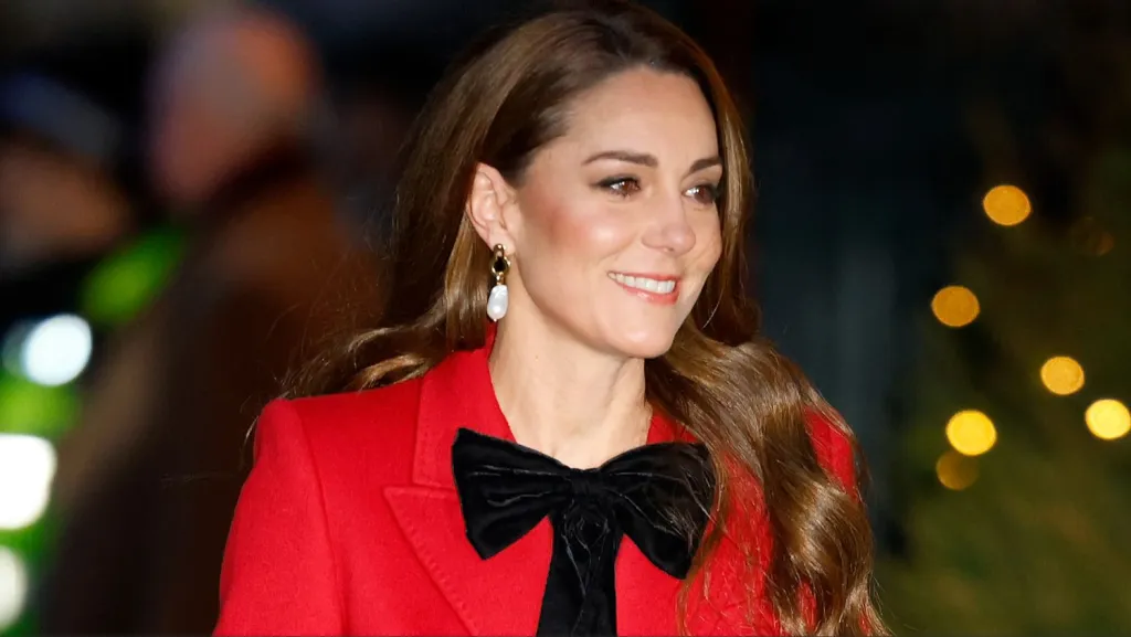 Kate Middleton "Put on a Brave Face" at Christmas Carol Service After "Hard Year"