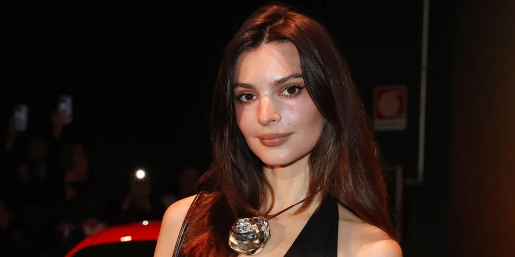 Emily Ratajkowski's Belly Button-Grazing Plunge Dress Featured a Divisive Y2K Trend