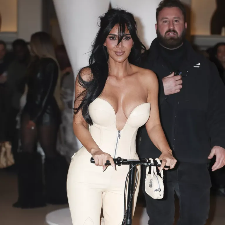 Kim Kardashian meghökkentő új frizurája New Yorkban-1