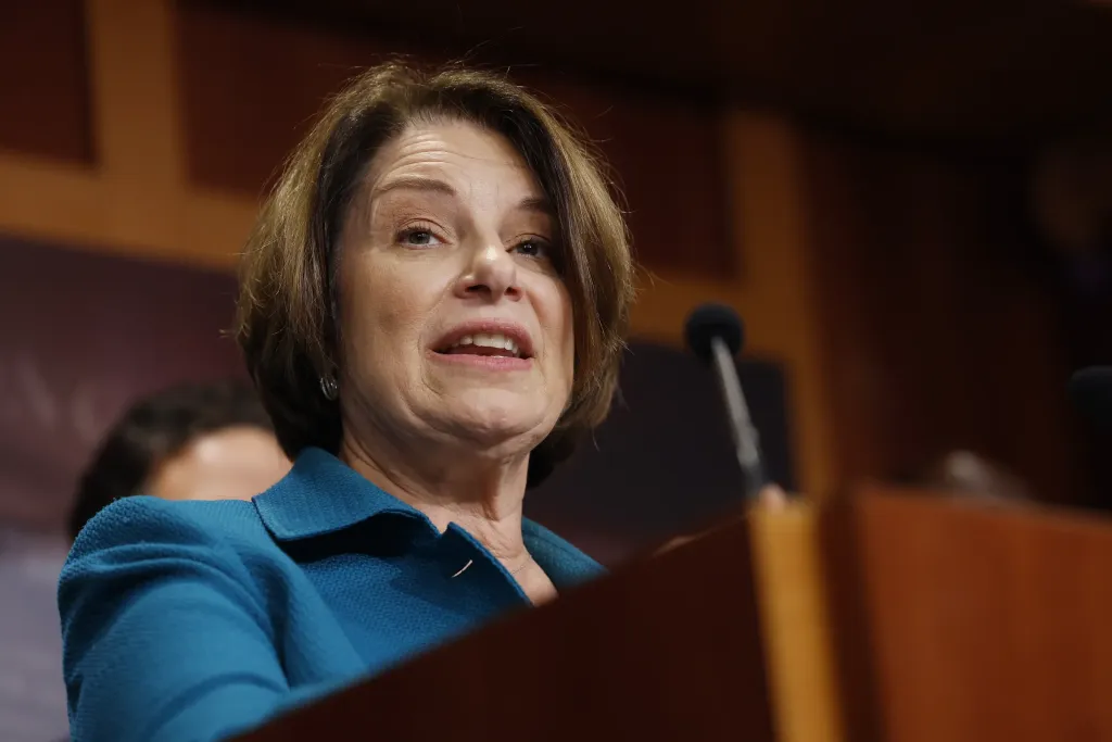 Klobuchar: Tech óriások ellenőrzése továbbra is kulcsfontosságú