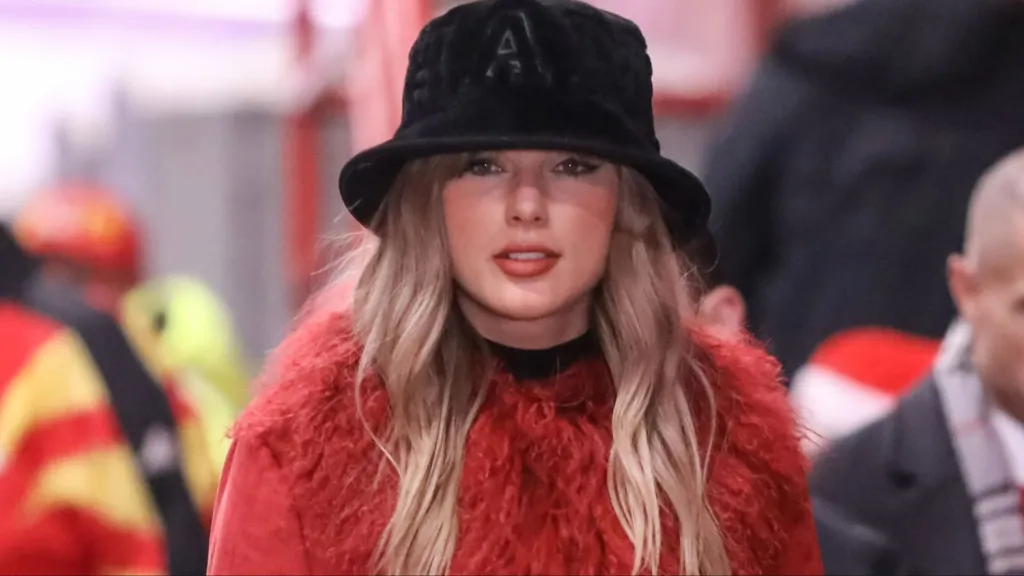 Taylor Swift Put a Wintery Twist on the Bucket Hat Trend at the Chiefs Game