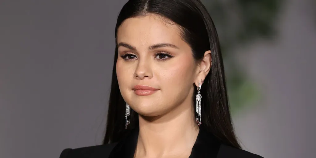 Selena Gomez Just Shared Another Close Look at Her Engagement Ring