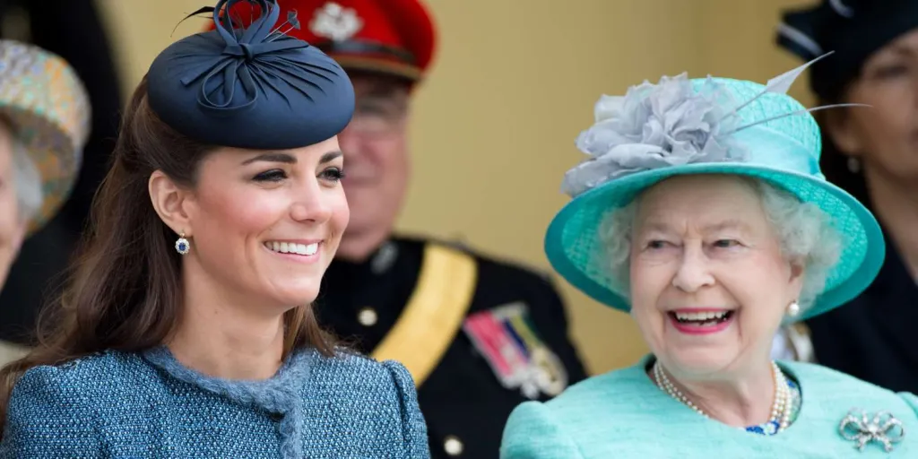 Why Kate Middleton Was "Worried" About What to Gift Queen Elizabeth for Christmas in 2016