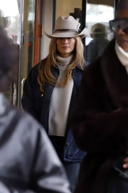 Jennifer Lopez cowboy stílusban hódít Aspenben-2