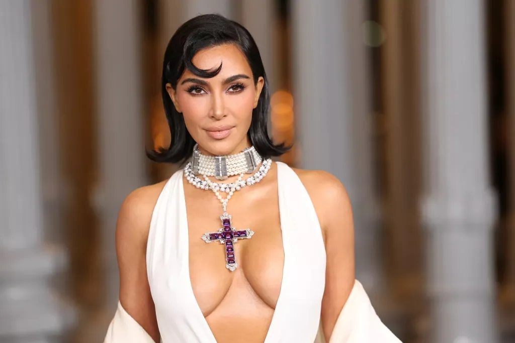 Kim Kardashian új frizurával ünnepelte a karácsonyt-2