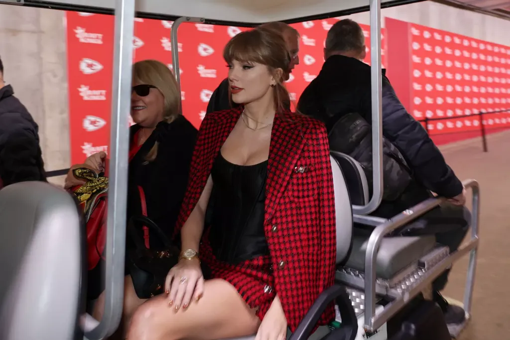 Taylor Swift új luxusórája: 32 millió forintos Cartier-3