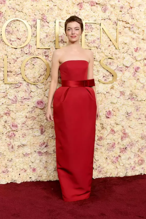 Emma Stone sokkolja a Golden Globe-ot új frizurájával-3