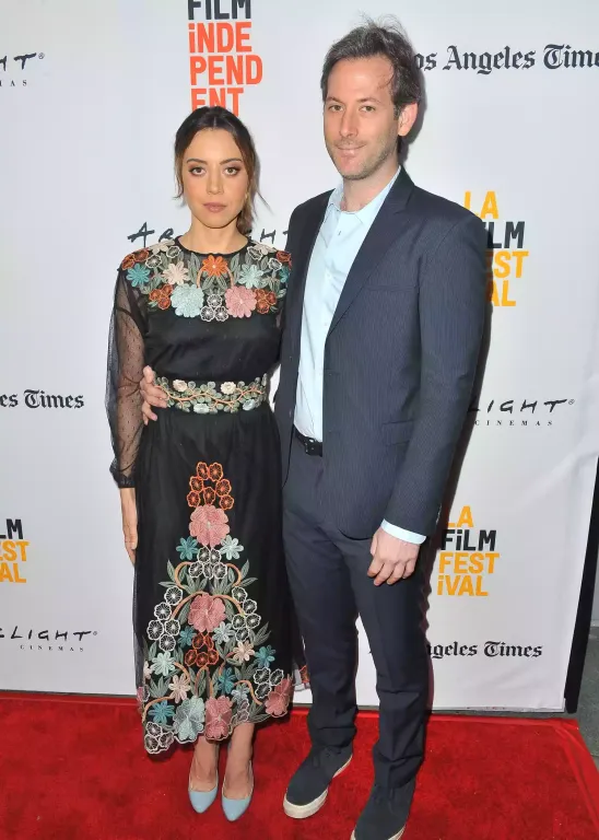 Aubrey Plaza gyászolja elhunyt férjét, Jeff Baenát-3