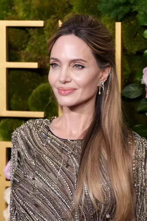 Angelina Jolie segít a Los Angeles-i tűzvész áldozatain-1