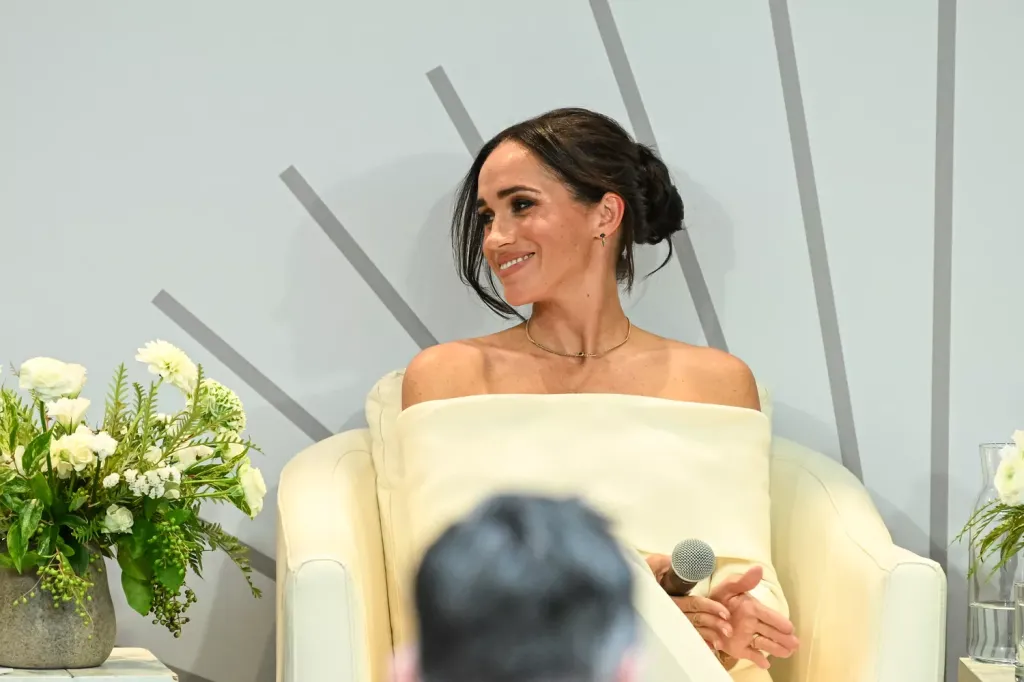 Meghan Markle különleges nyaklánca: Szeretet és egyensúly-2