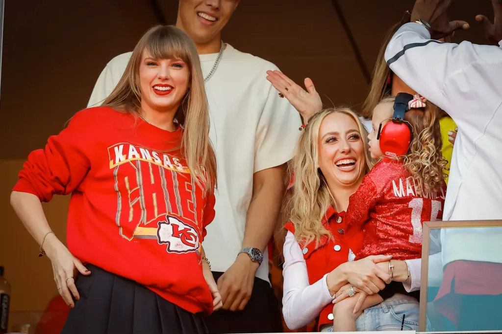 Taylor Swift kézzel készített ajándéka a Mahomes babának-1