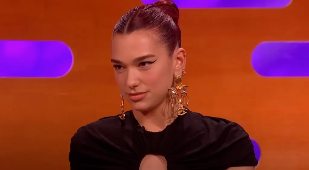 Dua Lipa bizarr babonája: orr és fenék kapcsolata-1