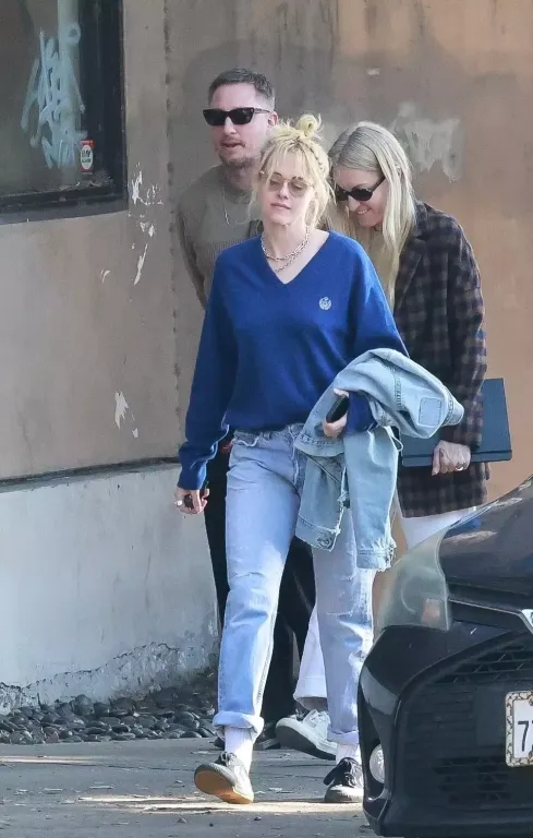 Kristen Stewart ismét szőke: A színésznő új frizurája-1