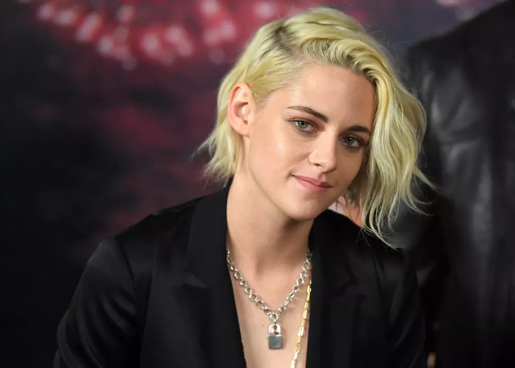 Kristen Stewart ismét szőke: A színésznő új frizurája-2