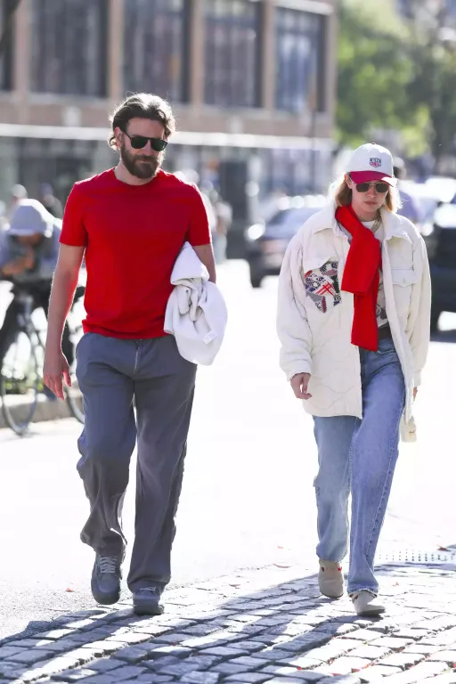 Gigi Hadid és Bradley Cooper: Közös NFL-meccs-1