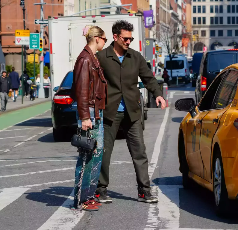 Gigi Hadid és Bradley Cooper: Közös NFL-meccs-2