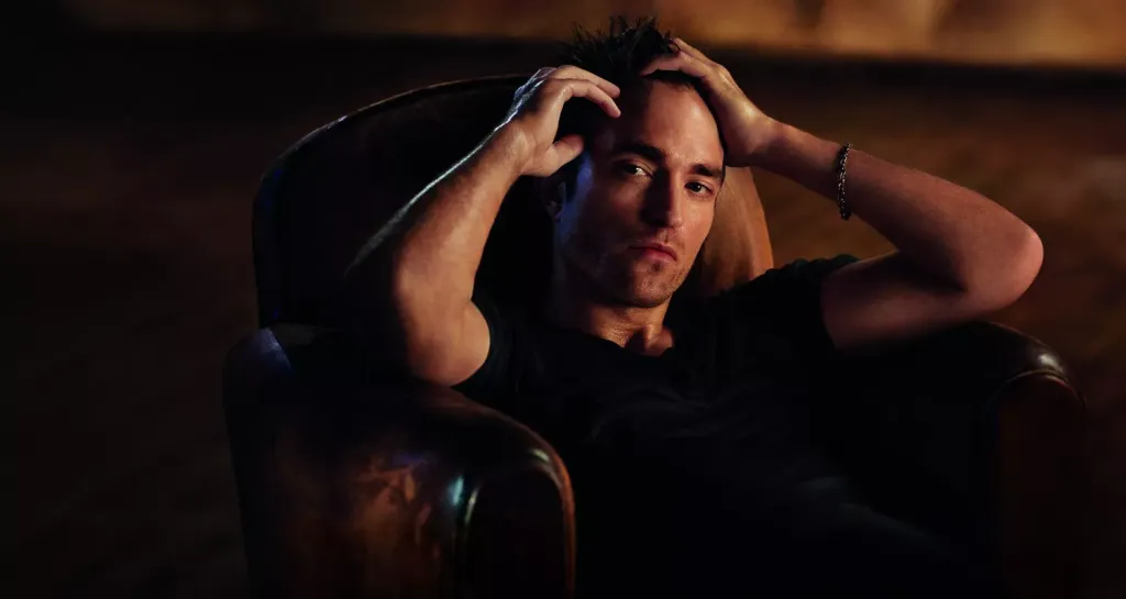 Robert Pattinson elolvad kislánya illatától-1