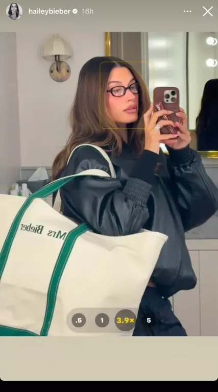 Hailey Bieber cáfolja a válási pletykákat új táskájával-1