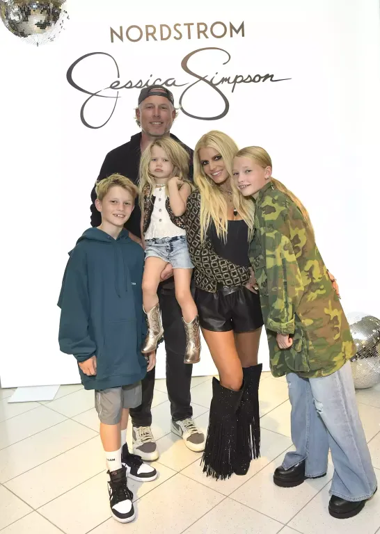 Jessica Simpson és lánya twinning stílusban ragyognak-1