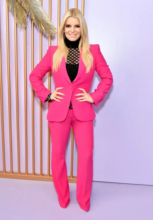 Jessica Simpson sárga fürdőruhában tündököl a válás után-1