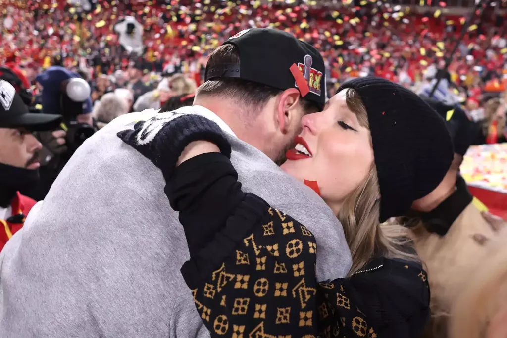 Taylor Swift ünnepli a Chiefs győzelmét a döntőben-3