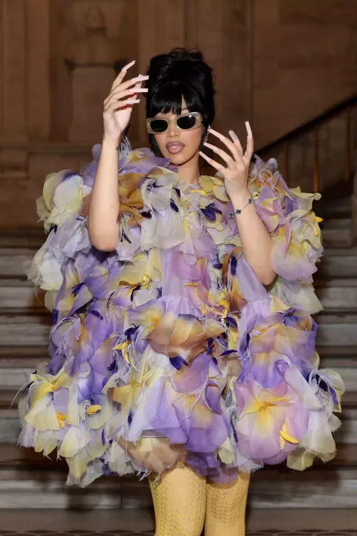 Cardi B sokkoló új piercingje: a fenékhasadékban-1