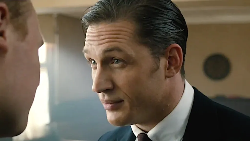 Tom Hardy hihetetlen alakítása a Kray ikrekként-2