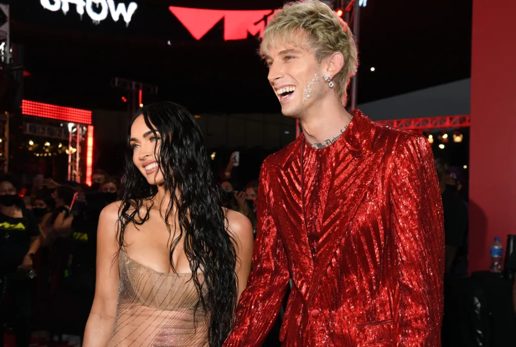 Machine Gun Kelly cáfolja a Megan Fox-szal való szakítást-1