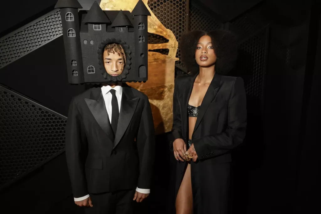 Jaden Smith gótikus várkastély fejdísze a Grammy-gálán-2