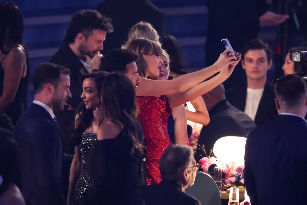 Taylor Swift és Cynthia Erivo vicces pillanata a Grammyn-2