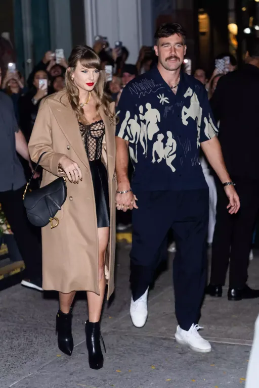 Taylor Swift és Travis Kelce: Eljegyzés a Super Bowl-on?-3