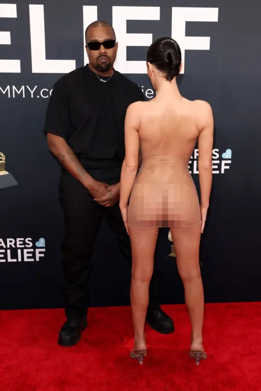 Kanye West felesége sokkoló ruhában a Grammy-n-1