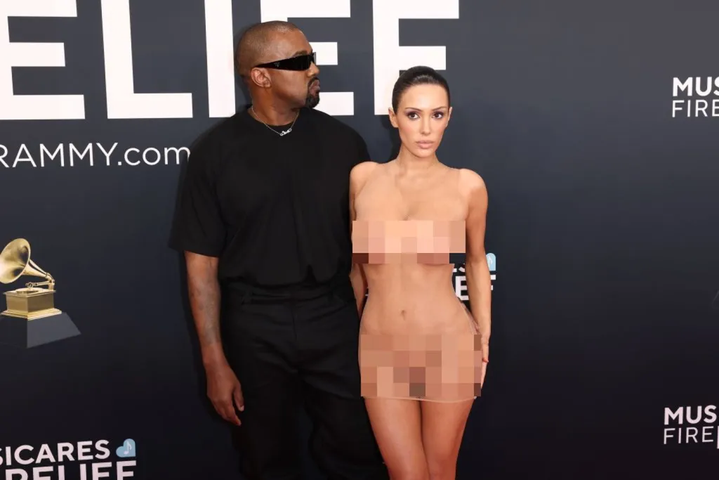 Kanye West felesége sokkoló ruhában a Grammy-n-2