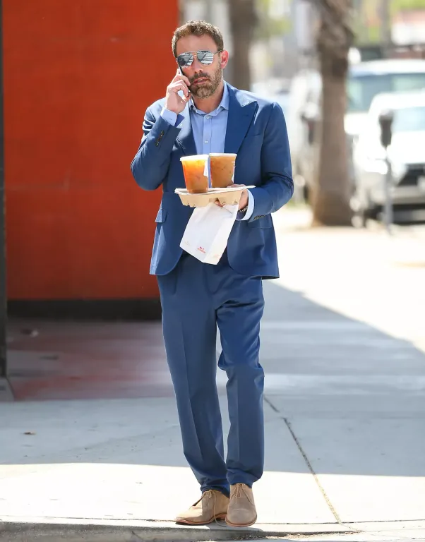 Ben Affleck Juicy Couture-ban a Dunkin’ reklámjában-2