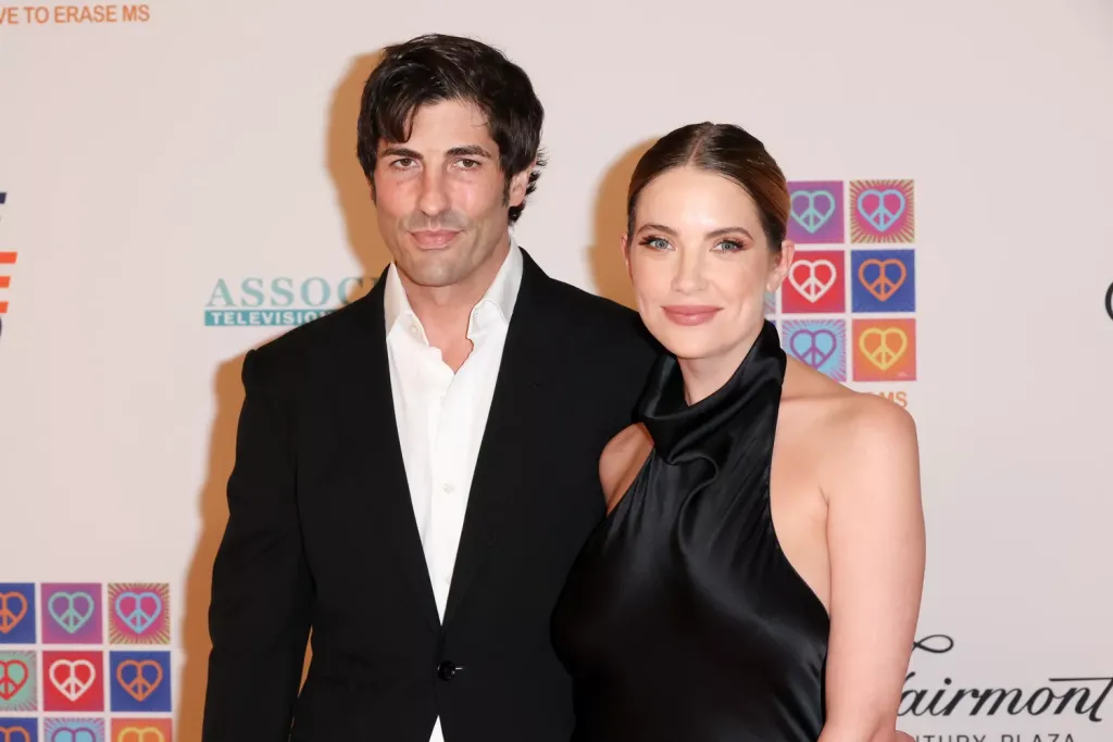 Ashley Benson először mutatta meg kislányát a világnak-2