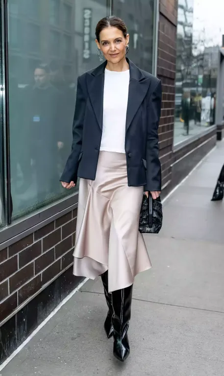 Katie Holmes kápráztat két elegáns szettben egy nap alatt-1