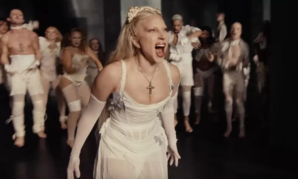 Lady Gaga új klipje: Varázslat a táncparketten-3