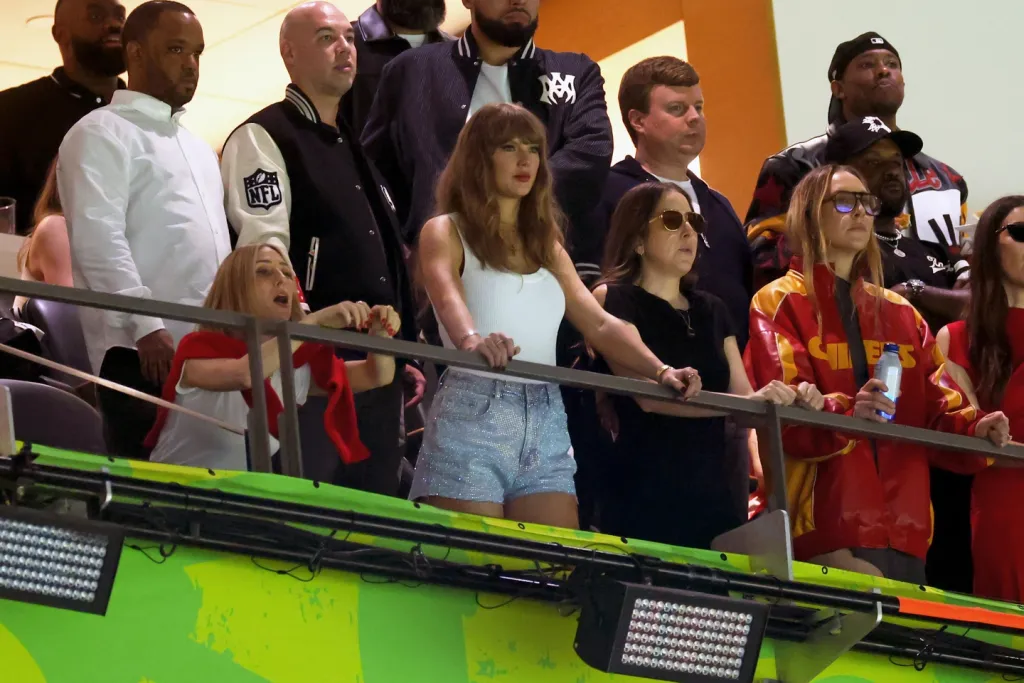 Taylor Swift kifütyülve a Super Bowl-on: Reakciója sokkoló-1
