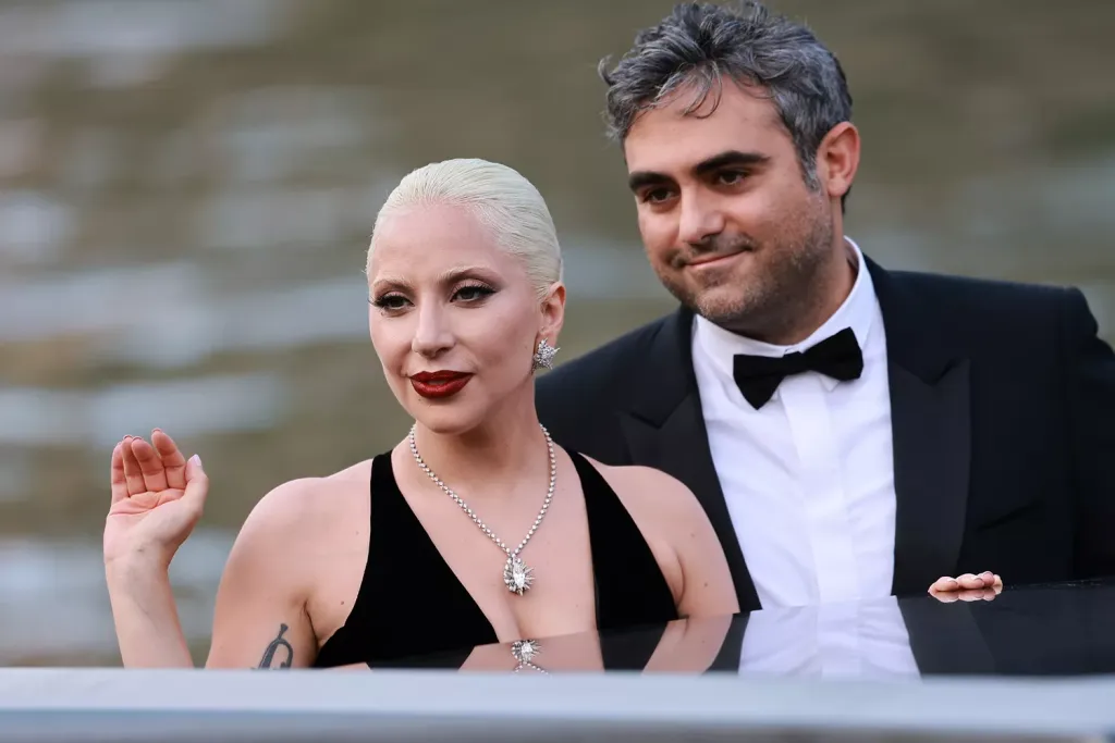 Lady Gaga és vőlegénye a Super Bowl-on hódítanak-2