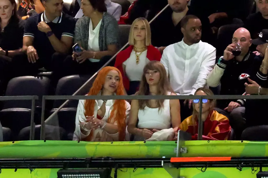 Taylor Swift és sztárvendégei a Super Bowl VIP páholyában-2