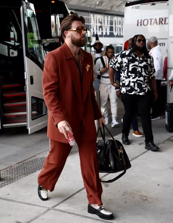 Travis Kelce ’70-es évekbeli diszkó stílusban a Super Bowlon-1