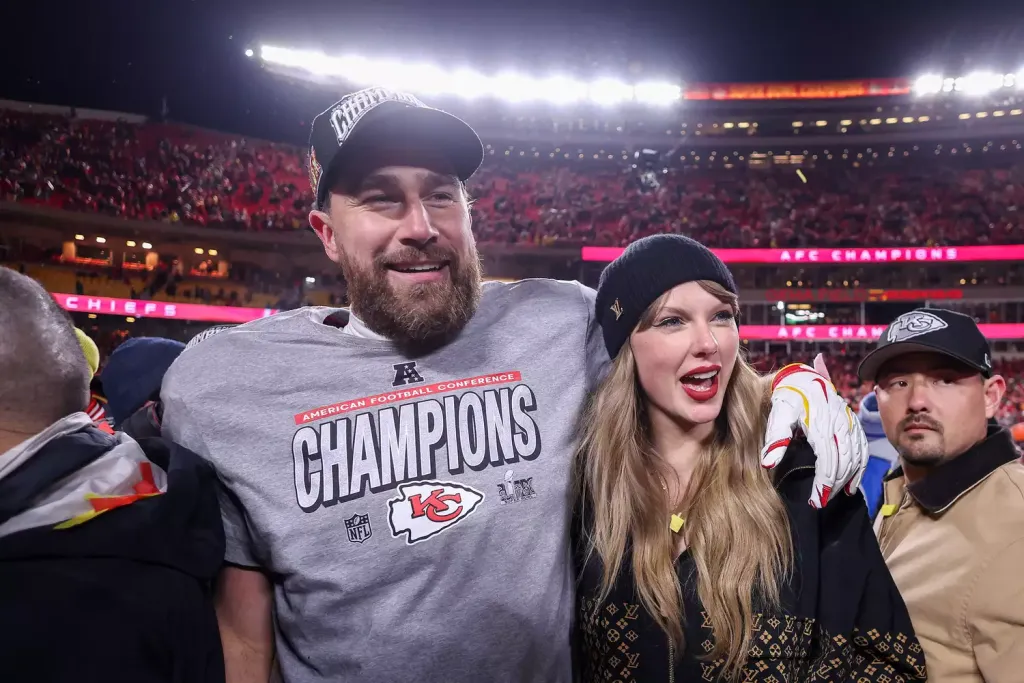 Travis Kelce ’70-es évekbeli diszkó stílusban a Super Bowlon-3