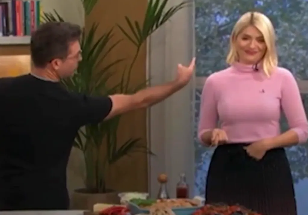 Gino D’Acampo sokkoló vicce Holly Willoughby-ról-1