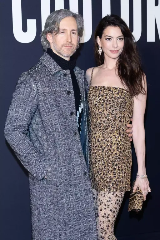 Anne Hathaway és fia együtt szurkoltak a Super Bowlon-3
